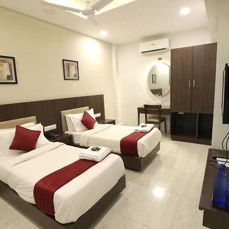Hotel Privya Rooms And Banquet Сурат Экстерьер фото