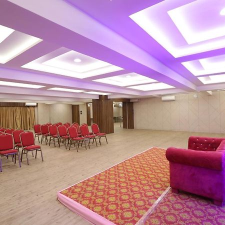 Hotel Privya Rooms And Banquet Сурат Экстерьер фото