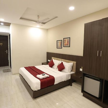 Hotel Privya Rooms And Banquet Сурат Экстерьер фото
