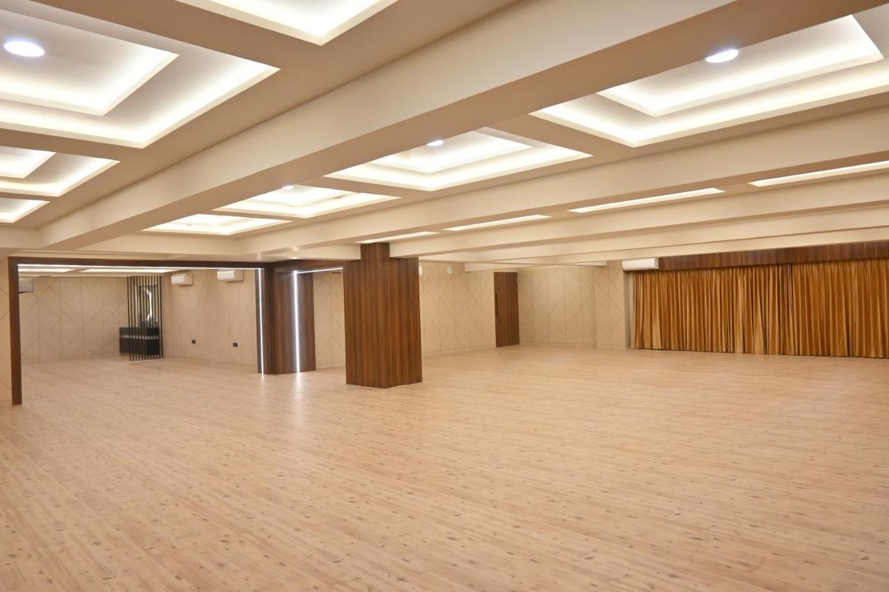 Hotel Privya Rooms And Banquet Сурат Экстерьер фото