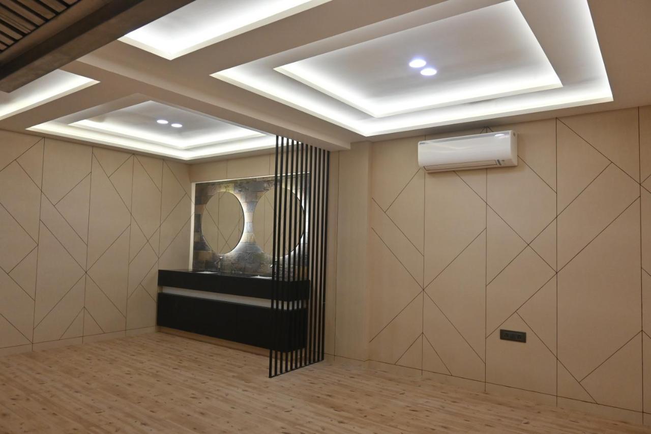 Hotel Privya Rooms And Banquet Сурат Экстерьер фото