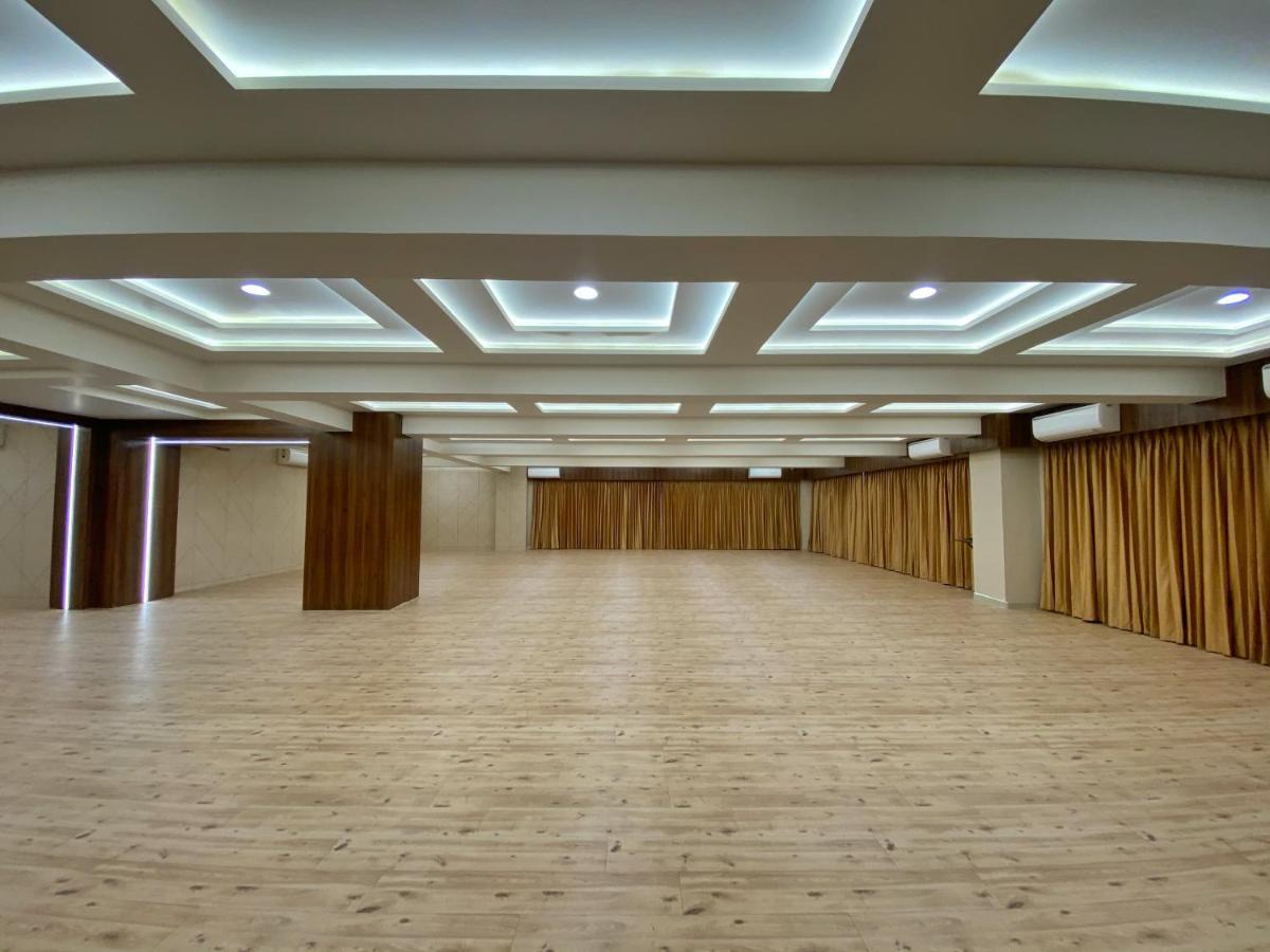 Hotel Privya Rooms And Banquet Сурат Экстерьер фото