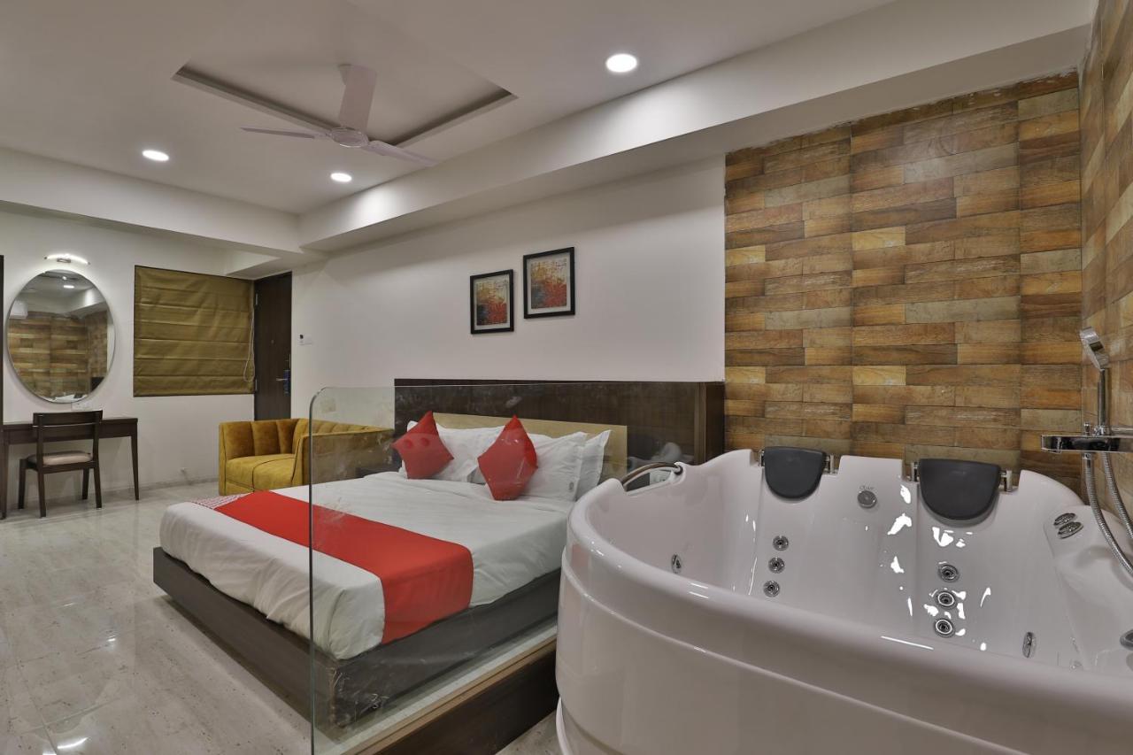 Hotel Privya Rooms And Banquet Сурат Экстерьер фото