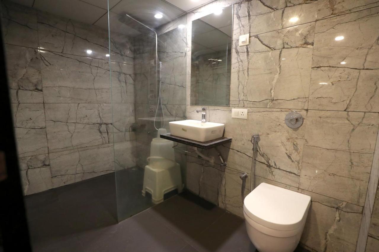 Hotel Privya Rooms And Banquet Сурат Экстерьер фото