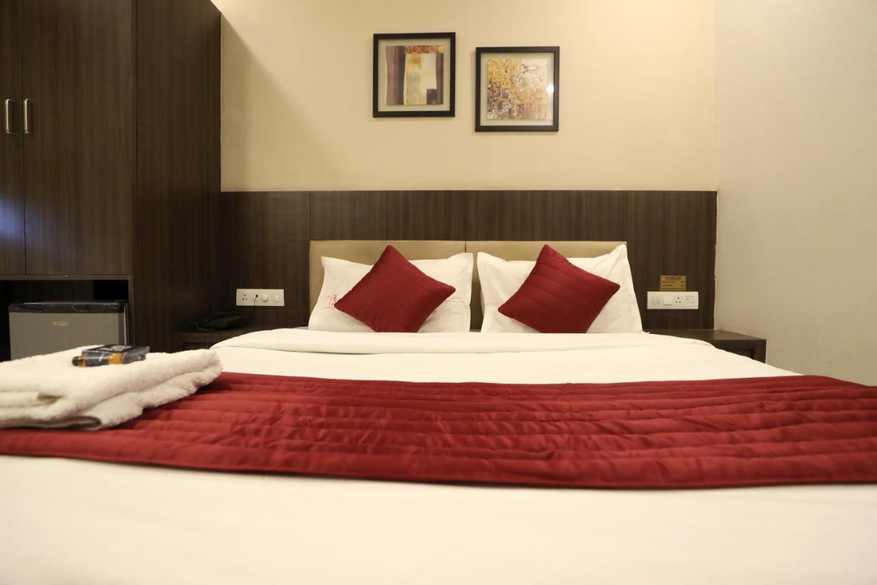 Hotel Privya Rooms And Banquet Сурат Экстерьер фото
