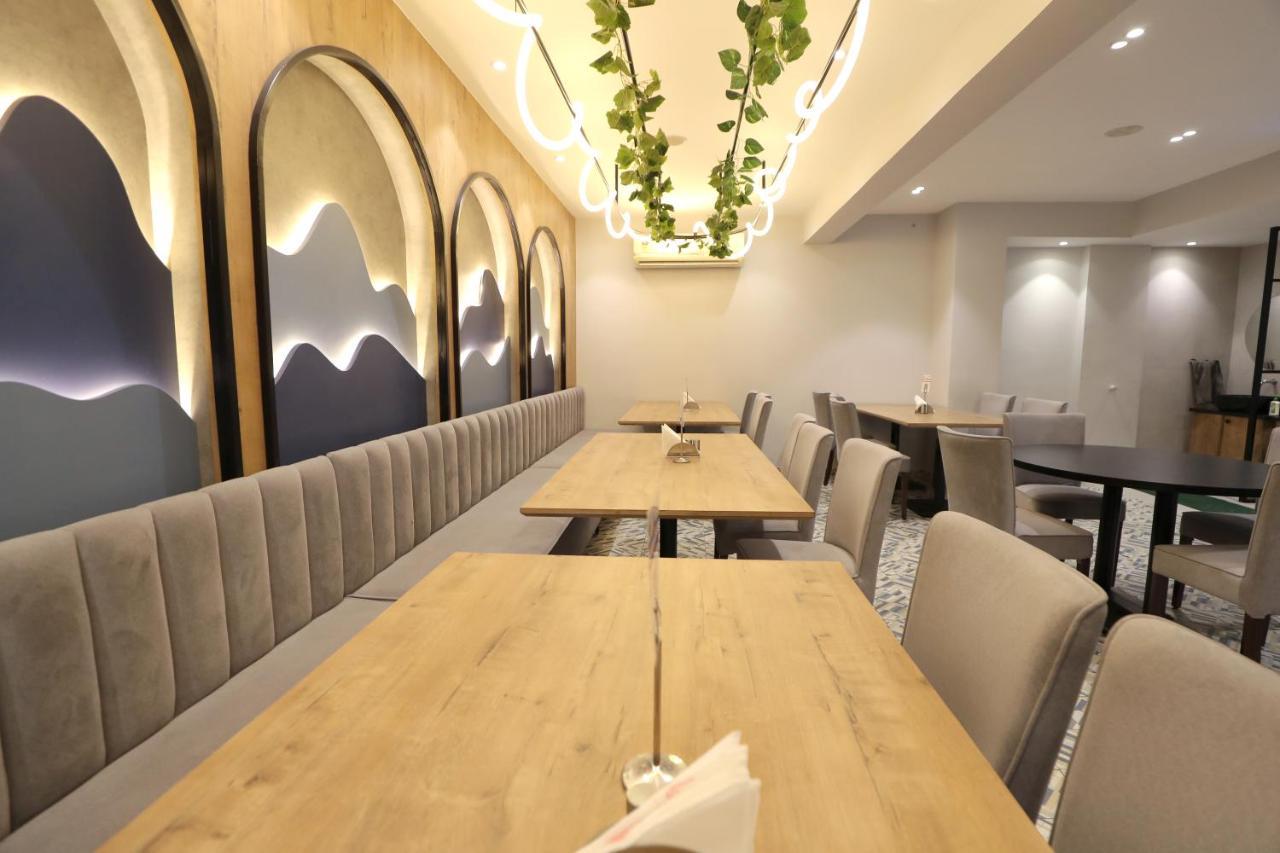 Hotel Privya Rooms And Banquet Сурат Экстерьер фото