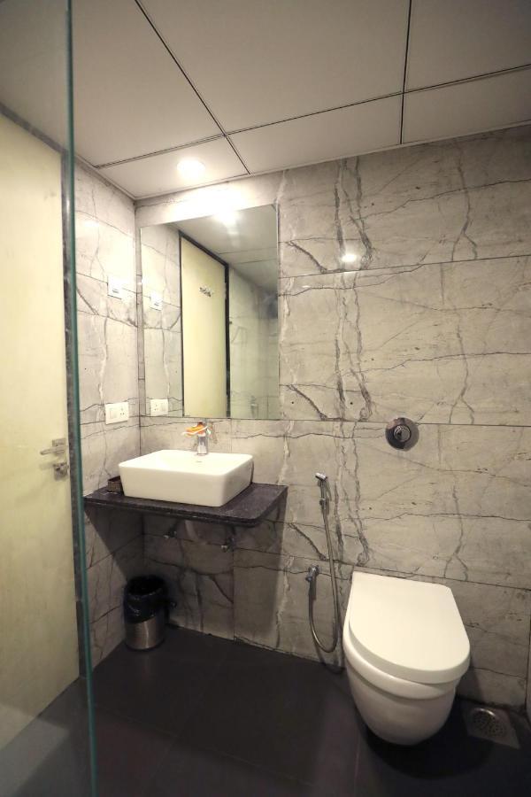 Hotel Privya Rooms And Banquet Сурат Экстерьер фото