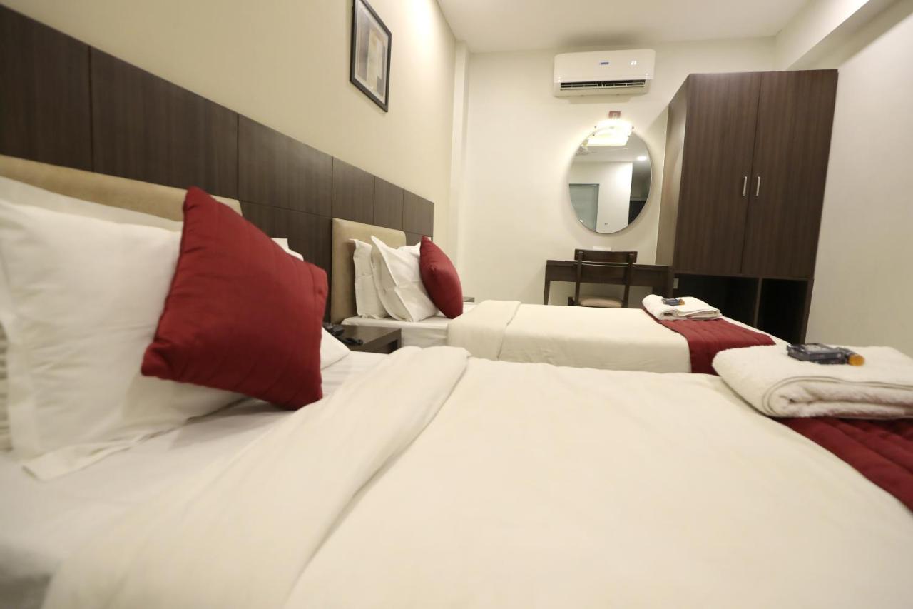 Hotel Privya Rooms And Banquet Сурат Экстерьер фото