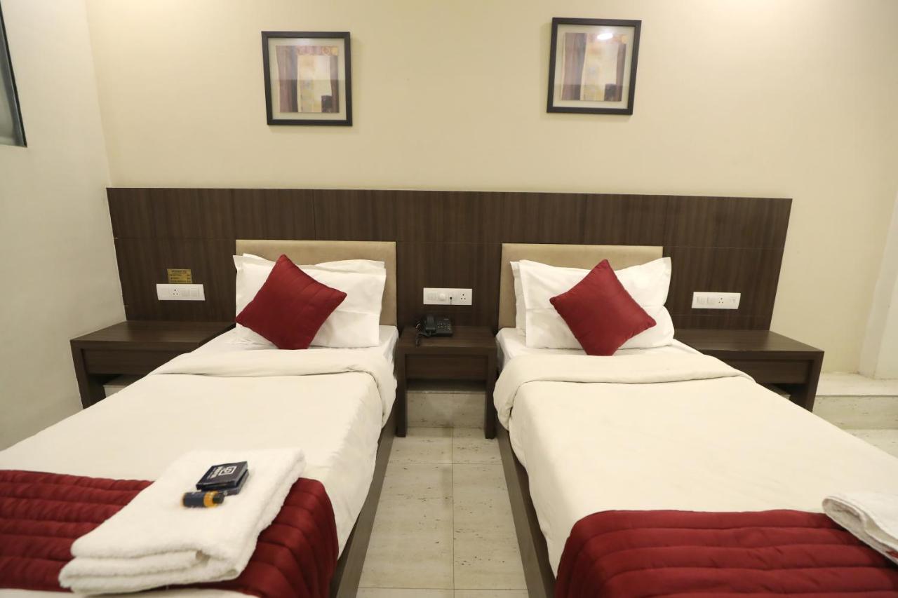 Hotel Privya Rooms And Banquet Сурат Экстерьер фото