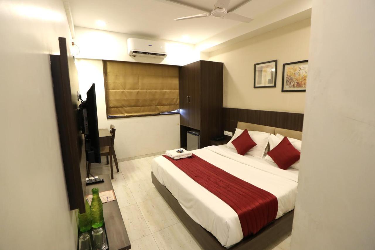 Hotel Privya Rooms And Banquet Сурат Экстерьер фото
