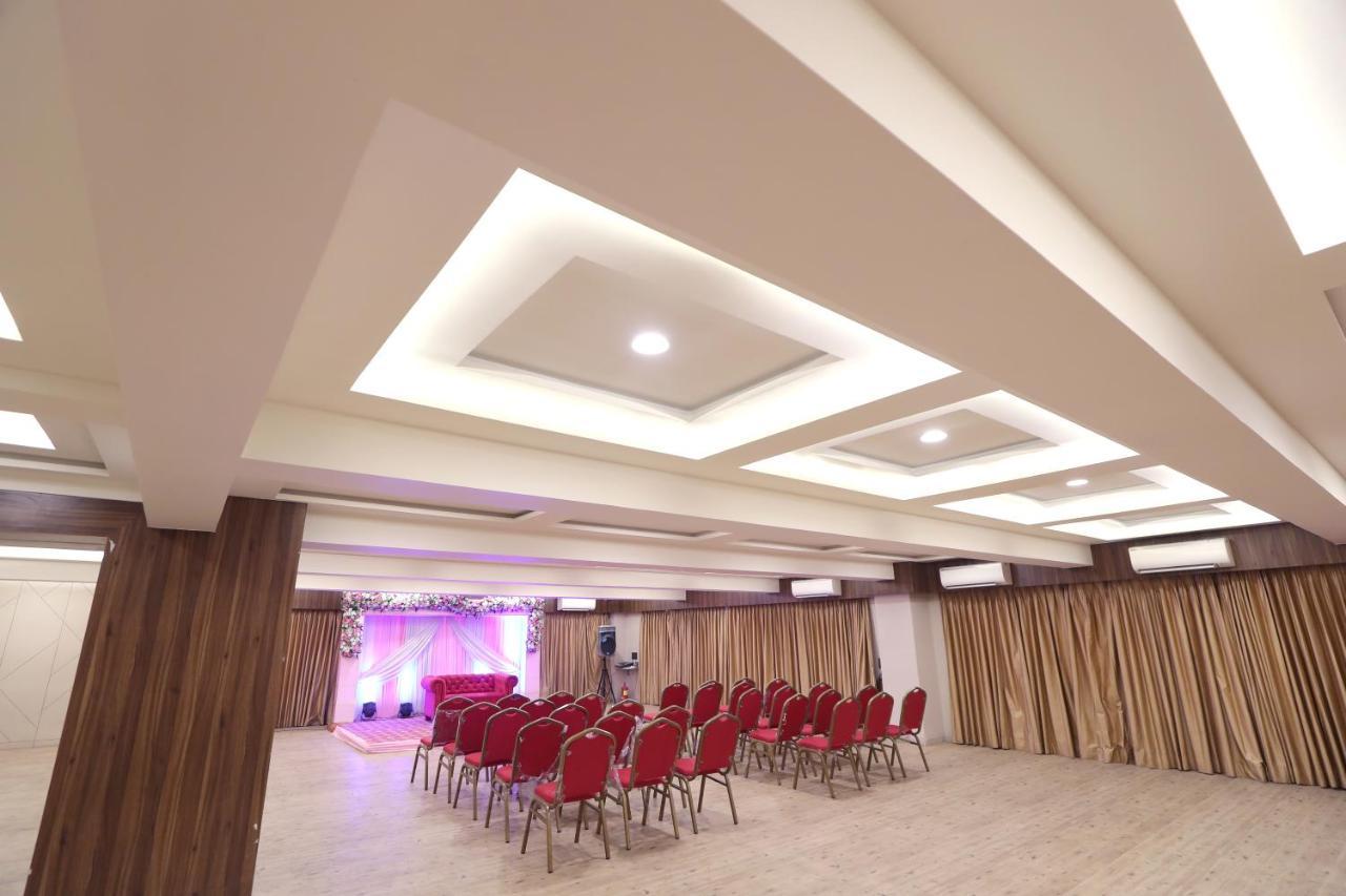 Hotel Privya Rooms And Banquet Сурат Экстерьер фото