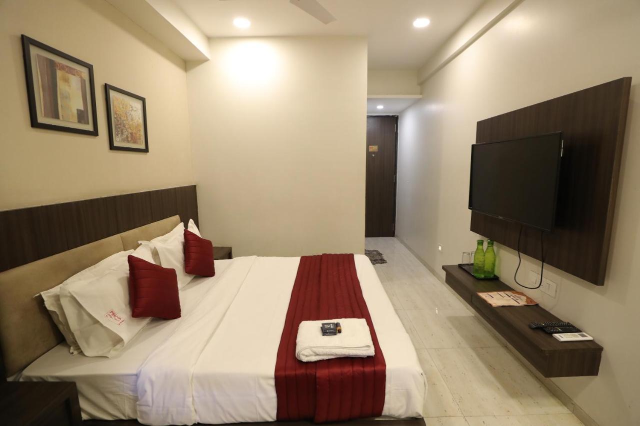 Hotel Privya Rooms And Banquet Сурат Экстерьер фото